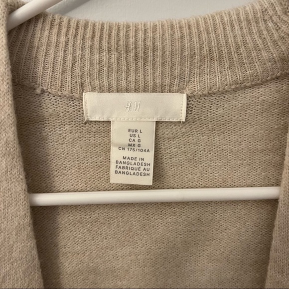 ⚡️SOLD⚡️ H&M Long Cardigan - Picture 6 of 9